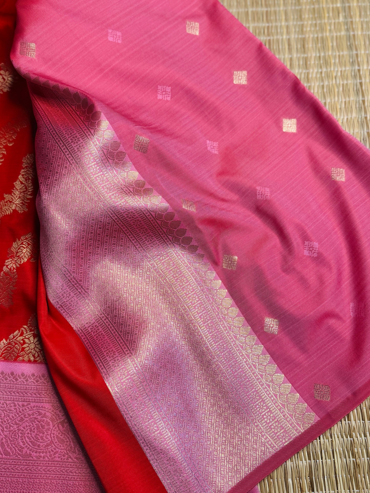 Red and pink necklace pattern semi Kanchi silk
