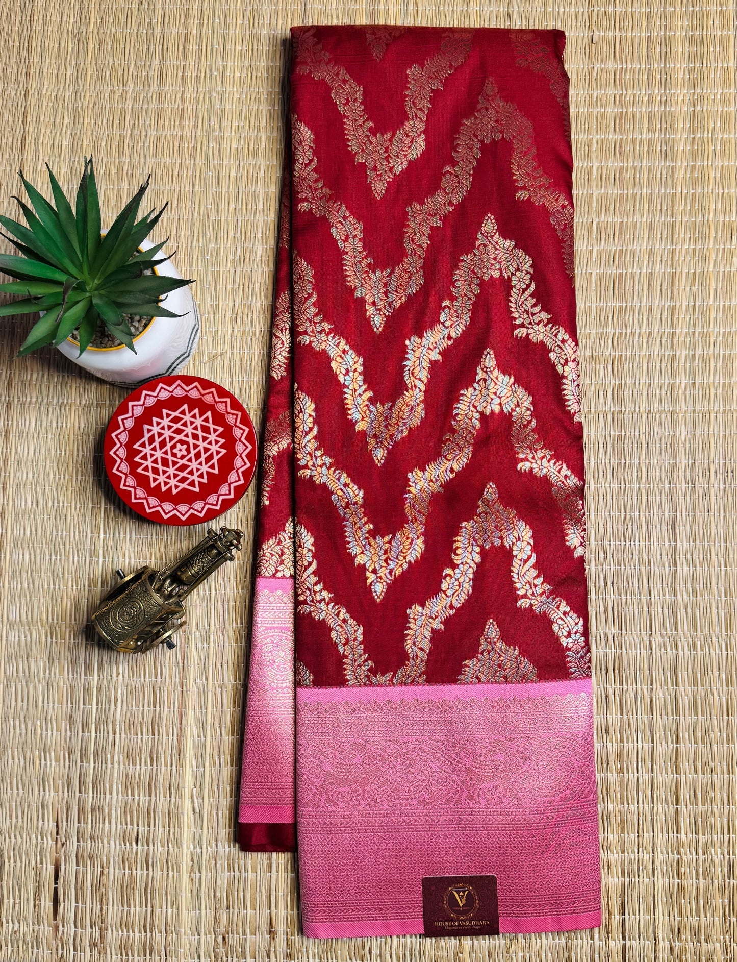 Wine-red and pink necklace pattern semi Kanchi silk