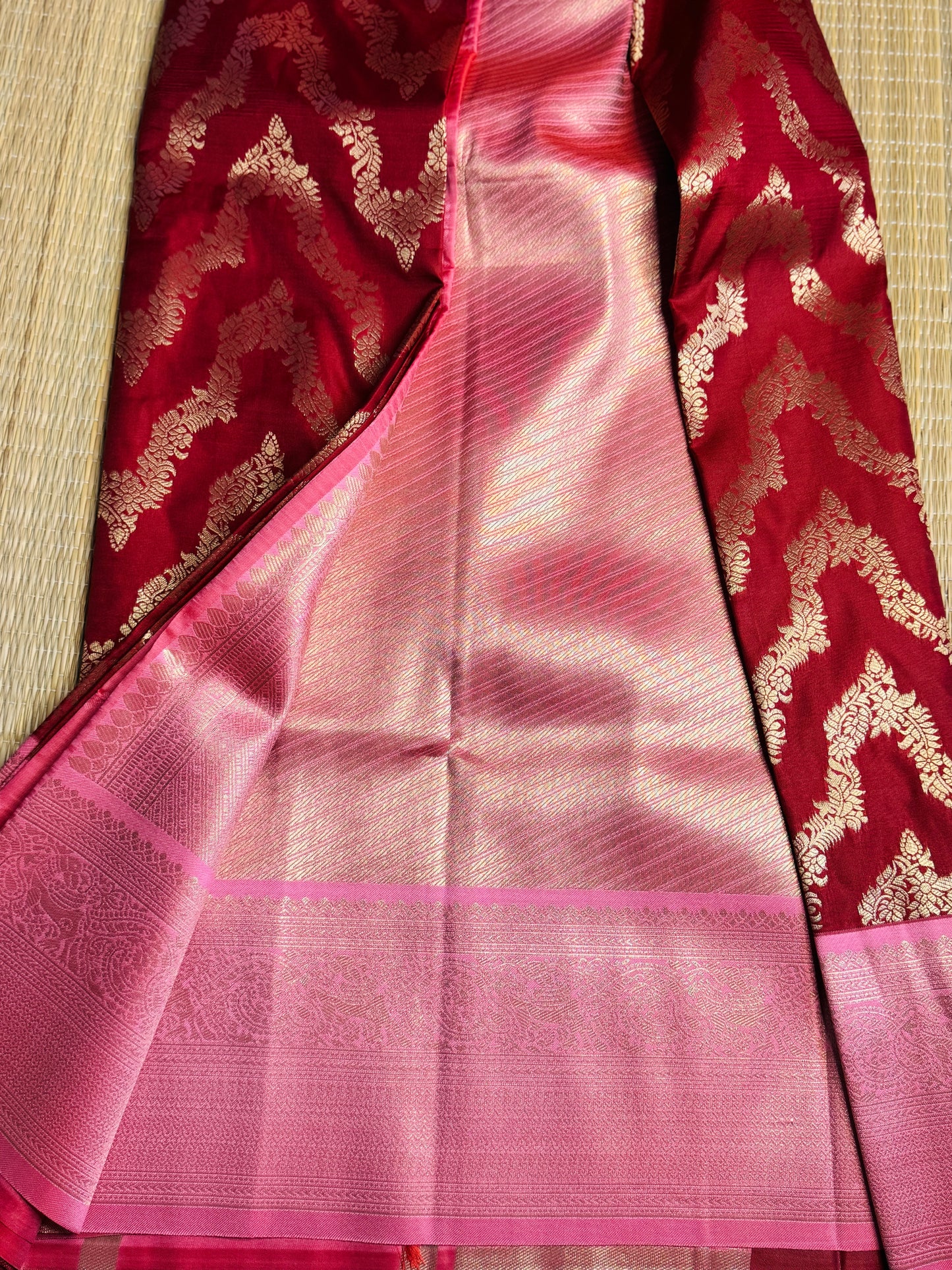 Wine-red and pink necklace pattern semi Kanchi silk