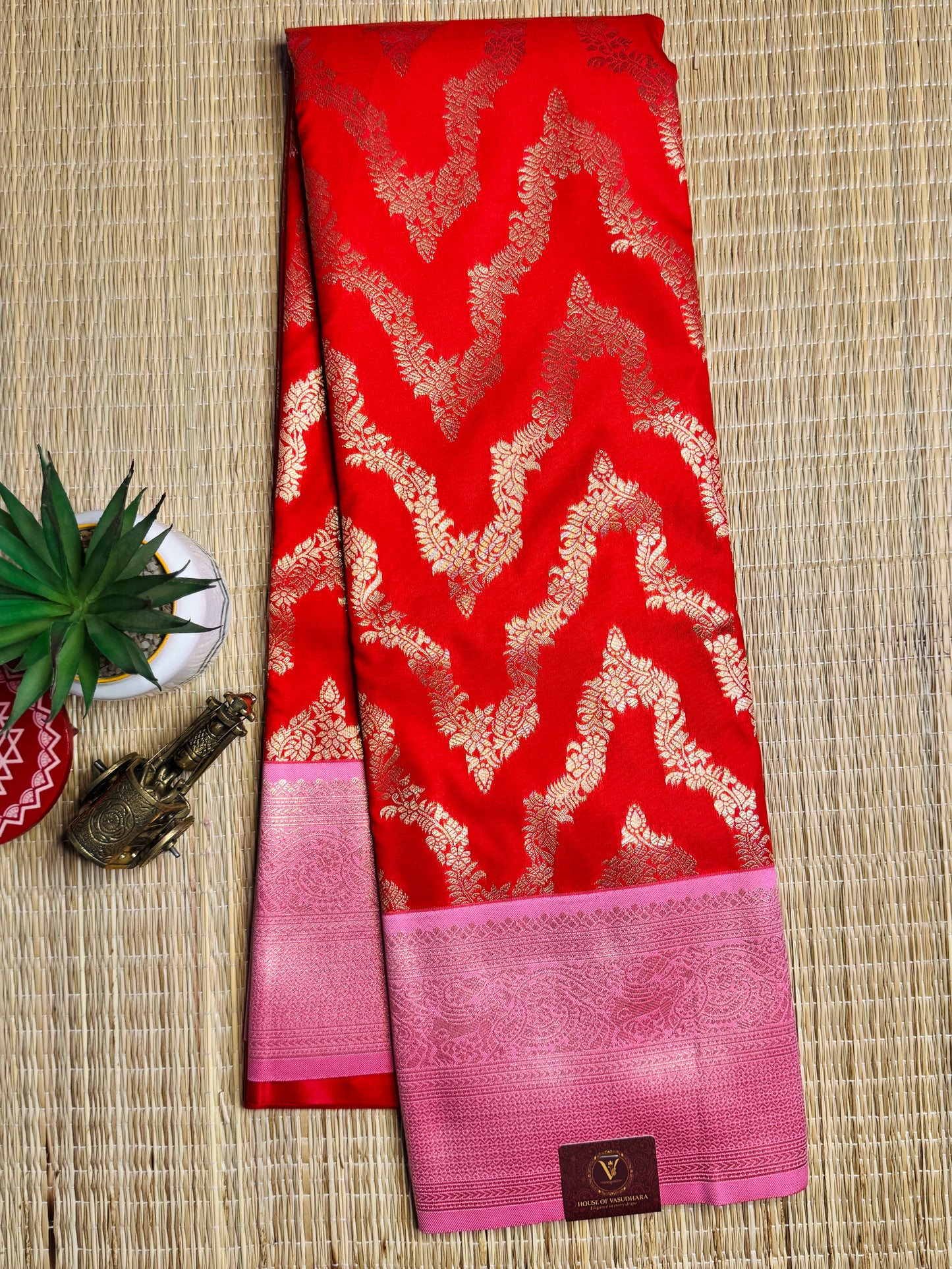 Red and pink necklace pattern semi Kanchi silk