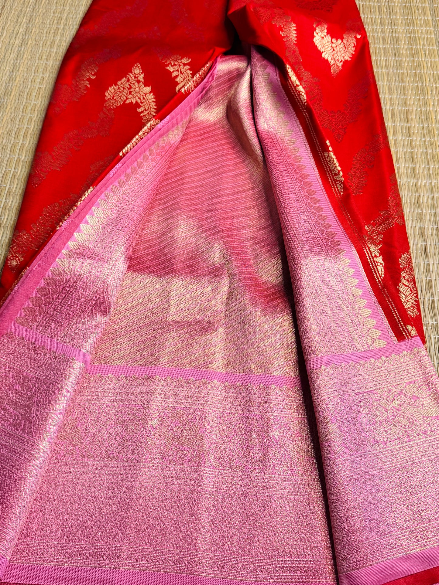 Red and pink necklace pattern semi Kanchi silk
