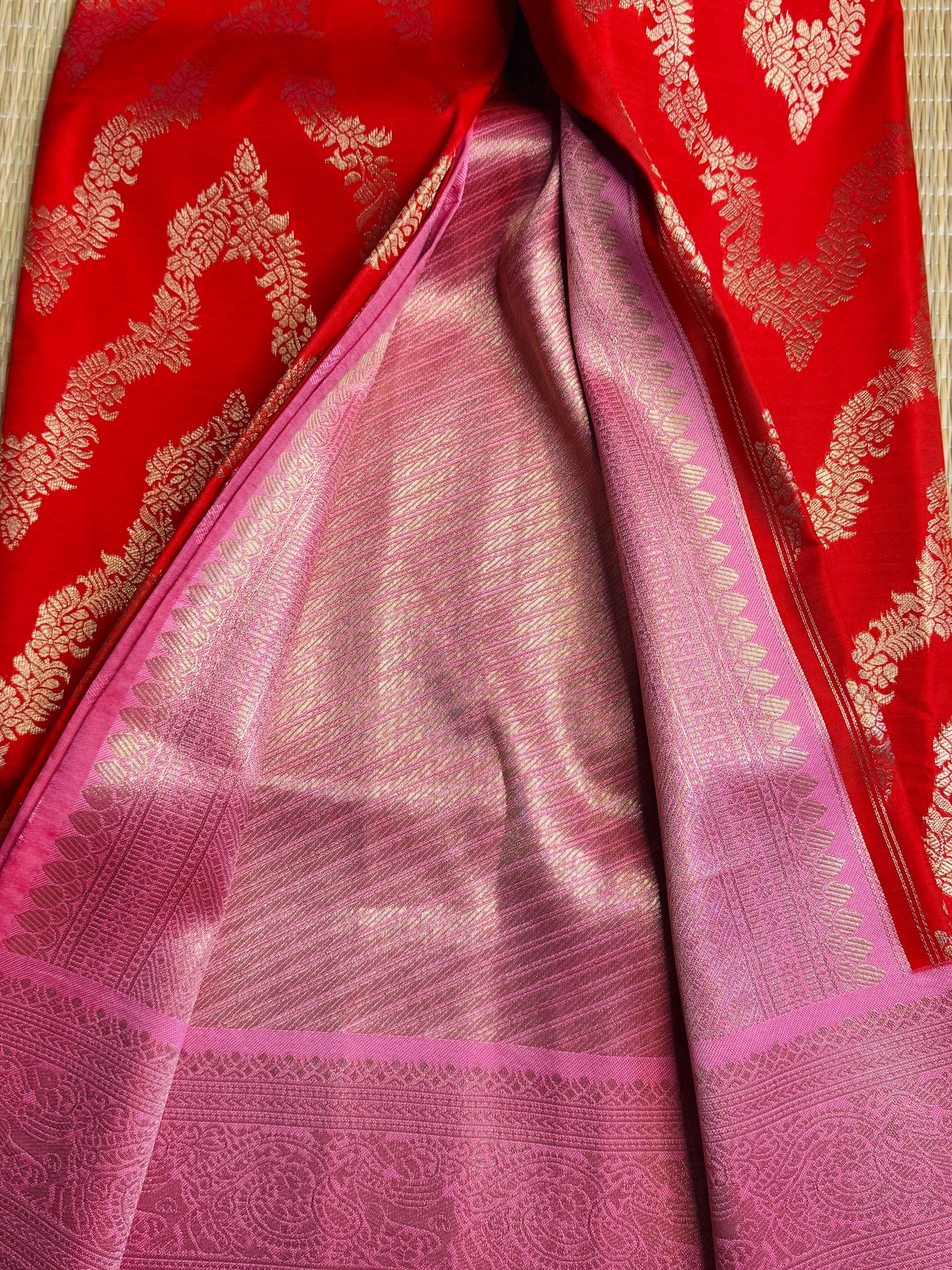 Red and pink necklace pattern semi Kanchi silk