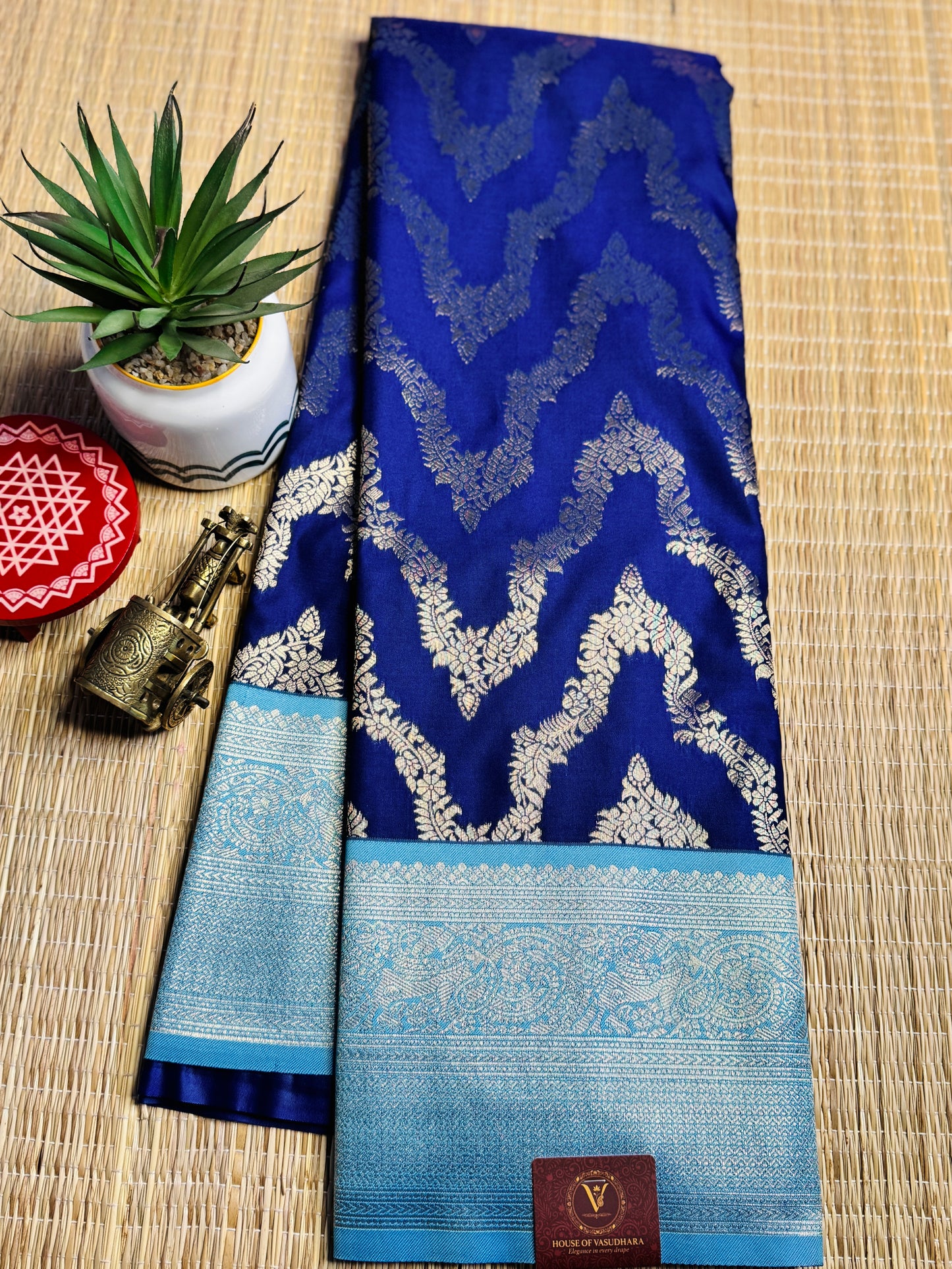 Navy blue and pastel blue necklace pattern semi Kanchi silk