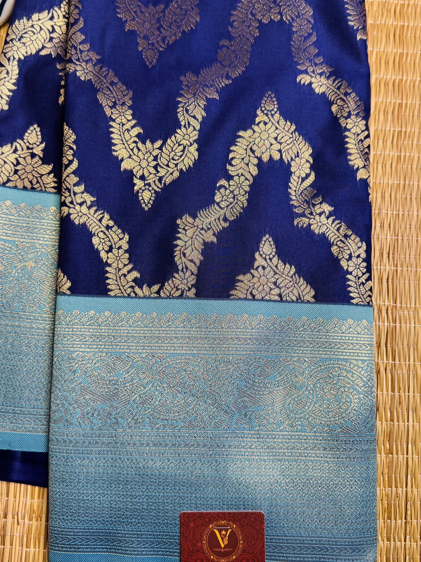 Navy blue and pastel blue necklace pattern semi Kanchi silk