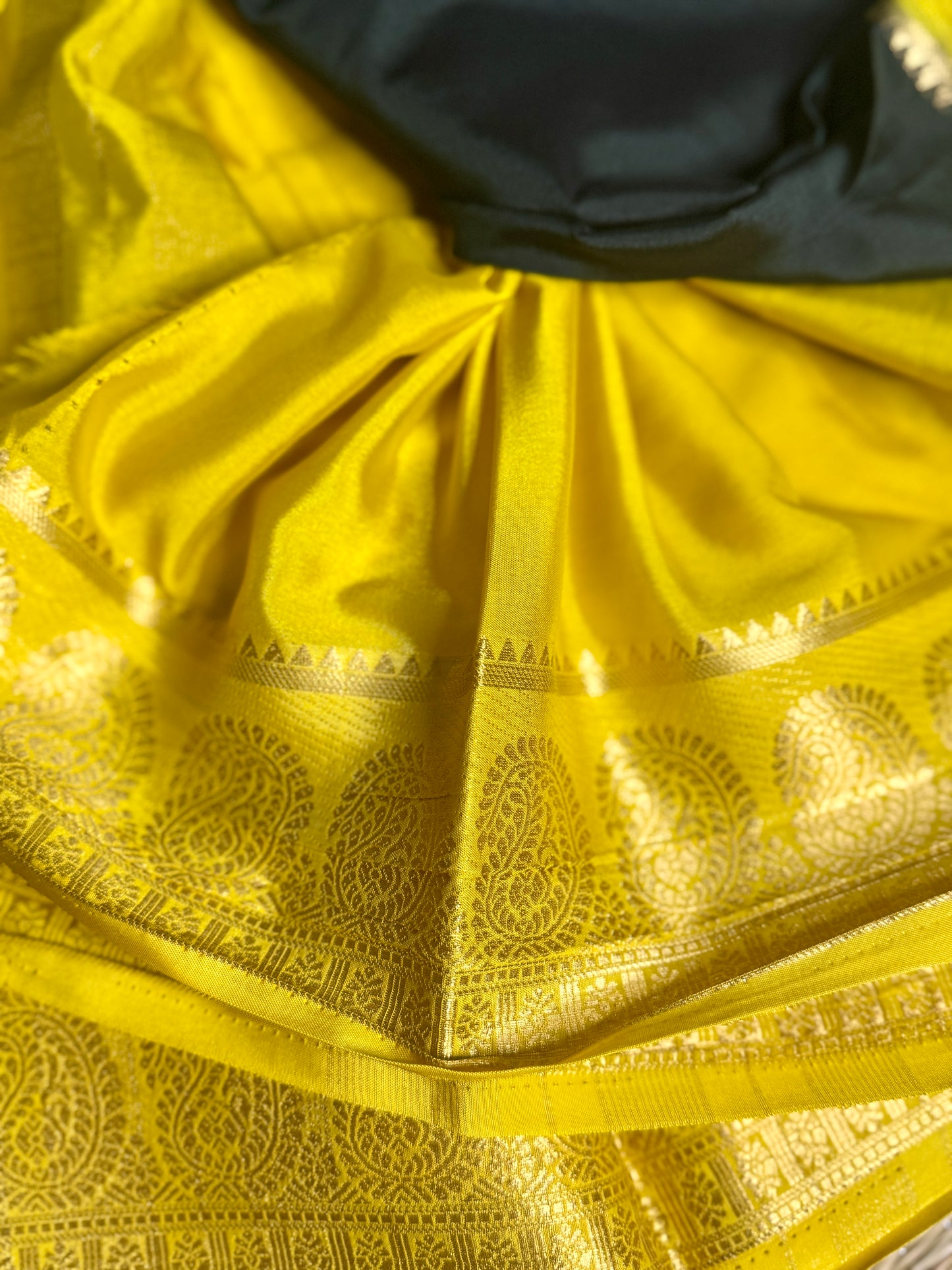Bottle Green & Mustard yellow contrast Semi Mysore silk crepe