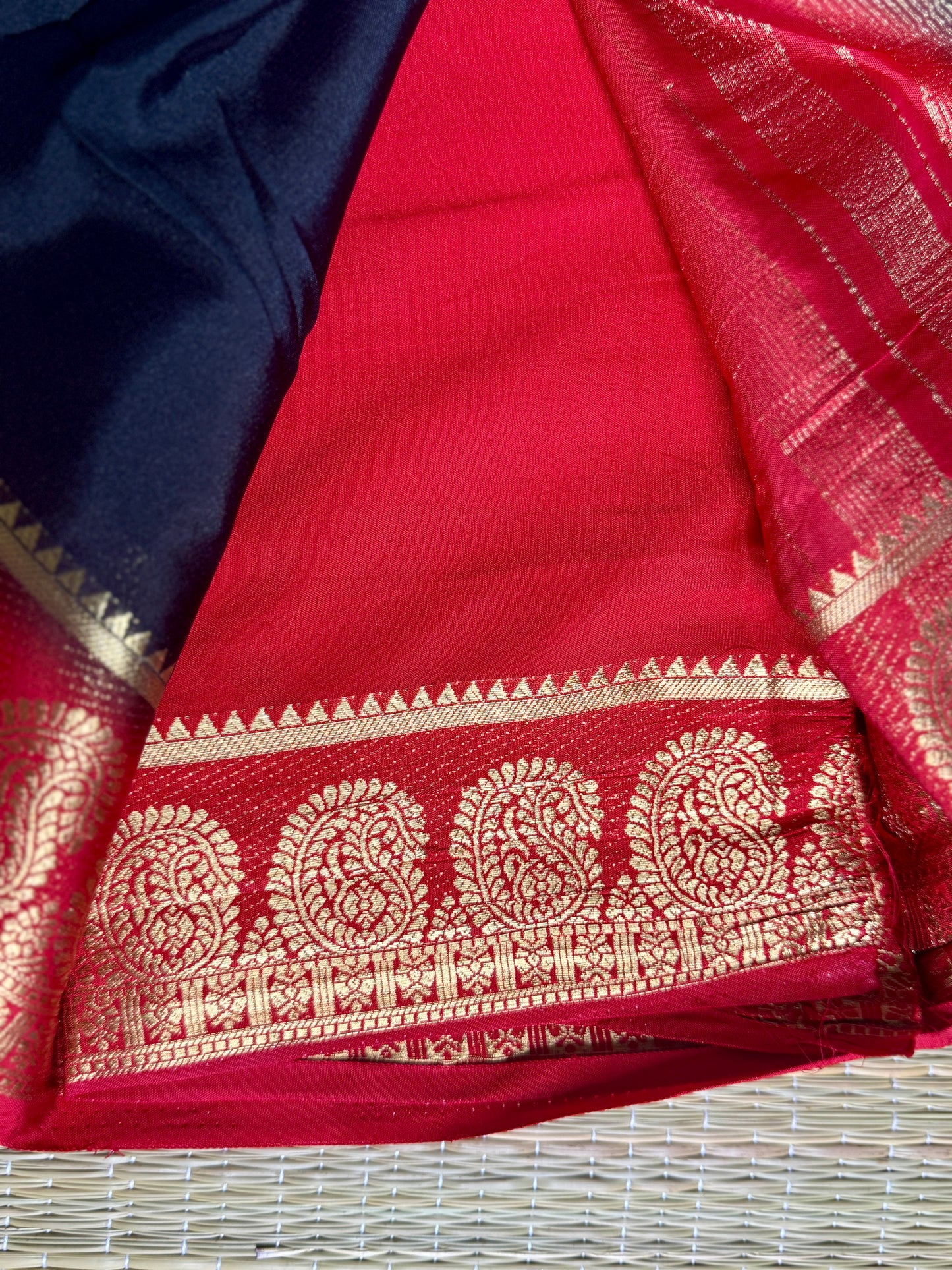 Black & Red contrast Semi Mysore silk crepe