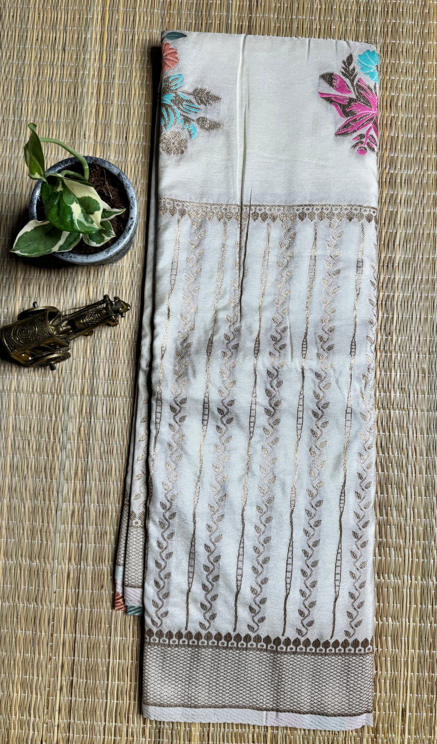 Off White Banarasi Crepe Silk Saree with rich Zari Weaving